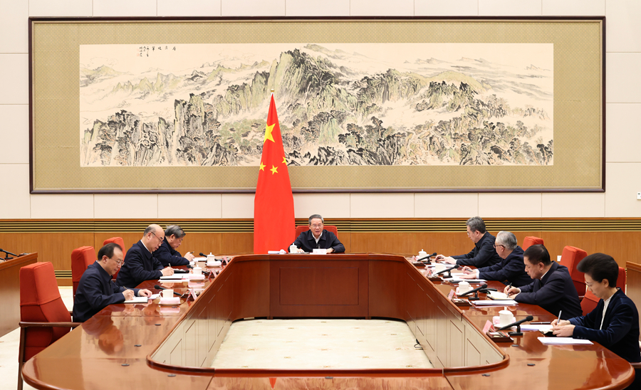 ལི་ཆང་གིས་རྒྱལ་སྲིད་སྤྱི་ཁྱབ་ཁང་གི་ཏང་ཙུའི་ཚོགས་འདུར་གཙོ་སྐྱོང་གནང་བ།